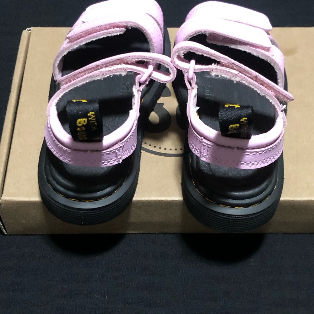 Dr.Martens Girls has Klaire Sandals Sz 11 Pale Pink Athena Leather Strap Open To - Picture 3 of 6